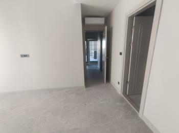 Erenköy İstasyon Caddesinde Kiralık Sıfır Binada 3+1'den 2+1 Çevrili Büyük Daire