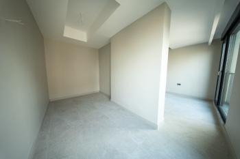 Erenköy İstasyon Caddesinde Kiralık Sıfır Binada 3+1'den 2+1 Çevrili Büyük Daire