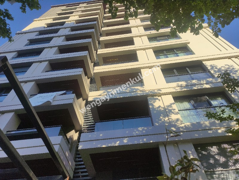 Erenköy İstasyon Caddesinde Kiralık Sıfır Binada 3+1'den 2+1 Çevrili Büyük Daire
