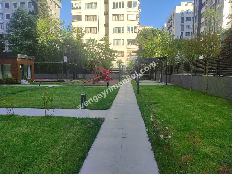 Erenköy İstasyon Caddesinde Kiralık Sıfır Binada 3+1'den 2+1 Çevrili Büyük Daire