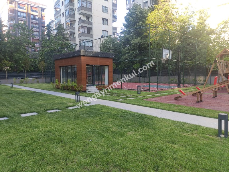 Erenköy İstasyon Caddesinde Kiralık Sıfır Binada 3+1'den 2+1 Çevrili Büyük Daire
