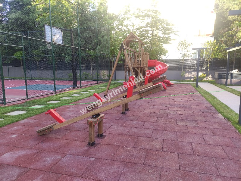 Erenköy İstasyon Caddesinde Kiralık Sıfır Binada 3+1'den 2+1 Çevrili Büyük Daire