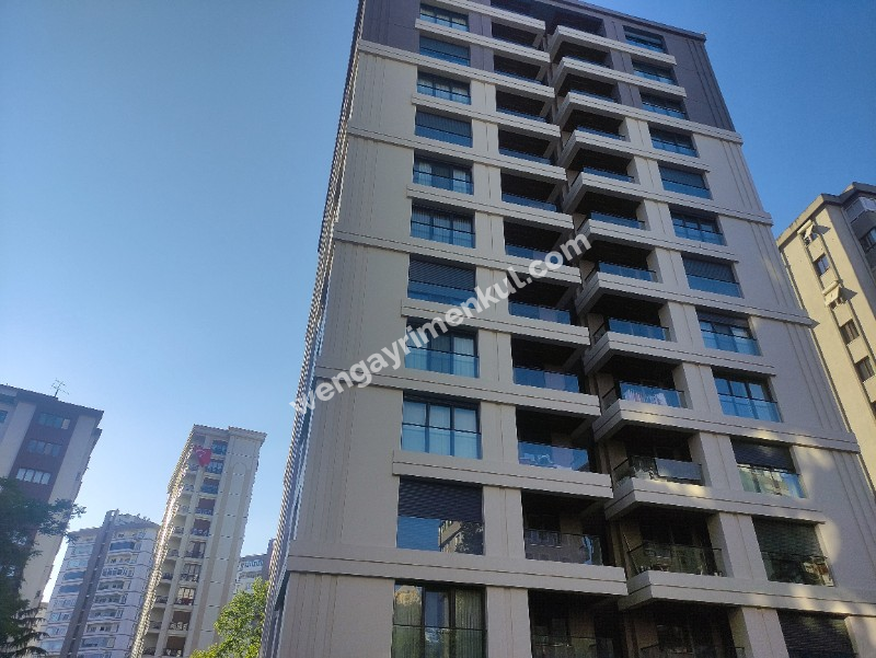 Erenköy İstasyon Caddesinde Kiralık Sıfır Binada 3+1'den 2+1 Çevrili Büyük Daire