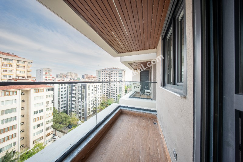 Erenköy İstasyon Caddesinde Kiralık Sıfır Binada 3+1'den 2+1 Çevrili Büyük Daire