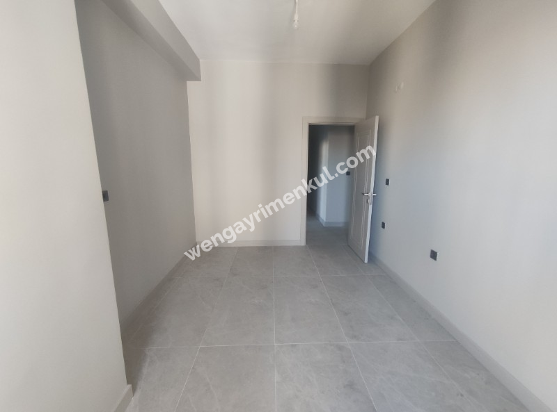 Erenköy İstasyon Caddesinde Kiralık Sıfır Binada 3+1'den 2+1 Çevrili Büyük Daire
