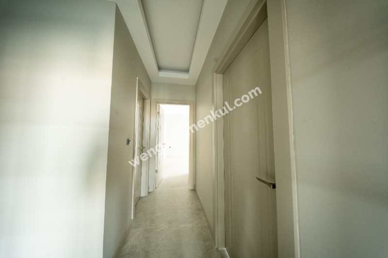 Erenköy İstasyon Caddesinde Kiralık Sıfır Binada 3+1'den 2+1 Çevrili Büyük Daire