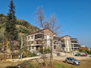 EMLAK HABERCİSİ 'NDEN MUDANYA ÖMERBEY MERKEZDE, DOĞA İLE İÇİÇE, SAHİLE 500 METRE VİLLA İMARLI ARSA