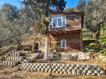 EMLAK HABERCİSİ 'NDEN MUDANYA ÖMERBEY MERKEZDE, DOĞA İLE İÇİÇE, SAHİLE 500 METRE VİLLA İMARLI ARSA