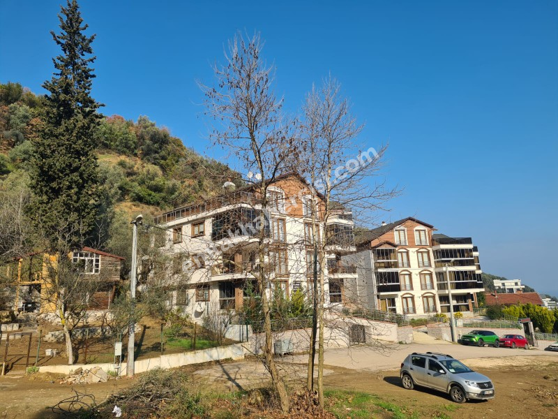 EMLAK HABERCİSİ 'NDEN MUDANYA ÖMERBEY MERKEZDE, DOĞA İLE İÇİÇE, SAHİLE 500 METRE VİLLA İMARLI ARSA