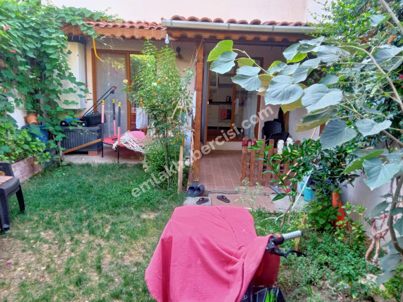 EMLAK HABERCİSİ 'NDEN BURSA, MUDANYA MERKEZDE, BAHÇELİ, 5 YAŞINDA, KAT MÜLKİYETLİ,  2 DAİRELİ MÜSTAKİL EV