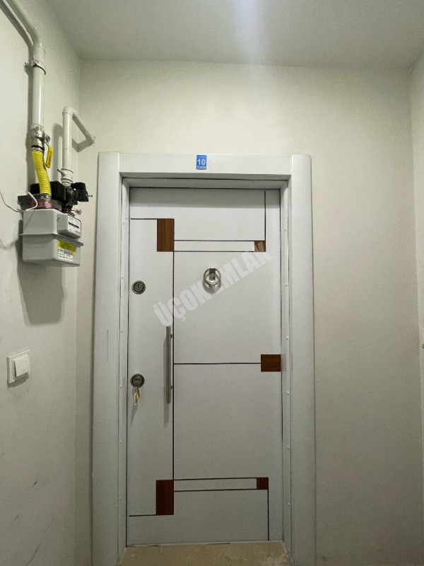 AFYON ÜÇOK EMLAKTAN MERKEZDE KİRALIK LÜX EŞYALI 2+0 DAİRE
