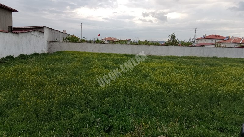 AFYON ÜÇOK EMLAK TAN SÜLÜMENLİ KASABASINDA SATILIK 500M² FIRSAT ARSA