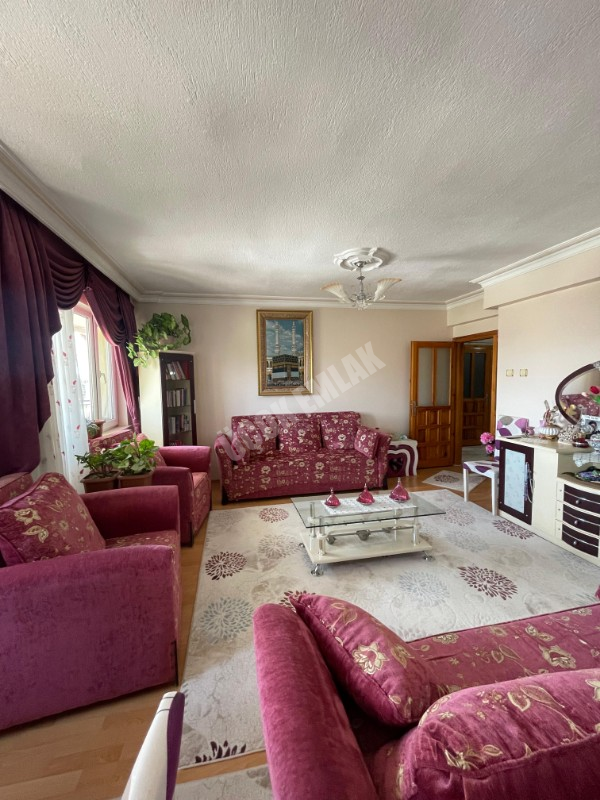 AFYON ÜÇOK EMLAKTAN MAREŞAL FEVZİ ÇAKMAK MAH SATILIK 3+1 DAİRE