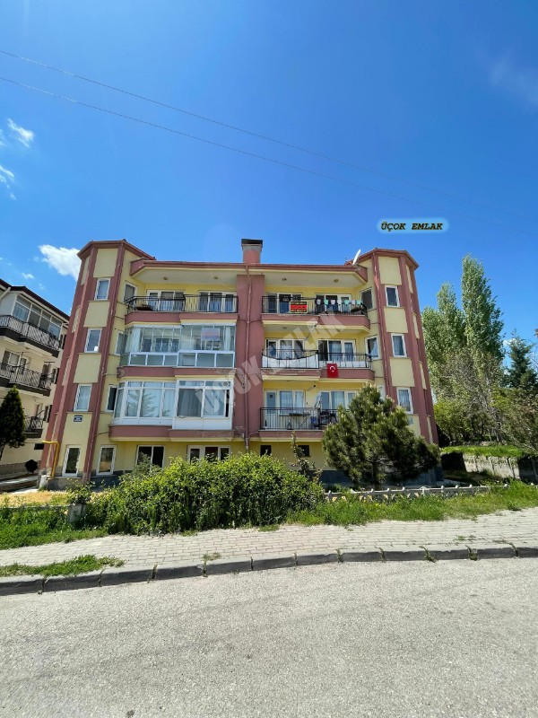 AFYON ÜÇOK EMLAKTAN MAREŞAL FEVZİ ÇAKMAK MAH SATILIK 3+1 DAİRE