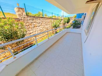 Goldsand 2 Sitesinde Satılık Eşyalı Yüksek Giriş 1+1 Daire