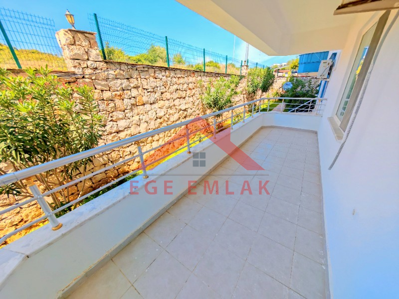Goldsand 2 Sitesinde Satılık Eşyalı Yüksek Giriş 1+1 Daire