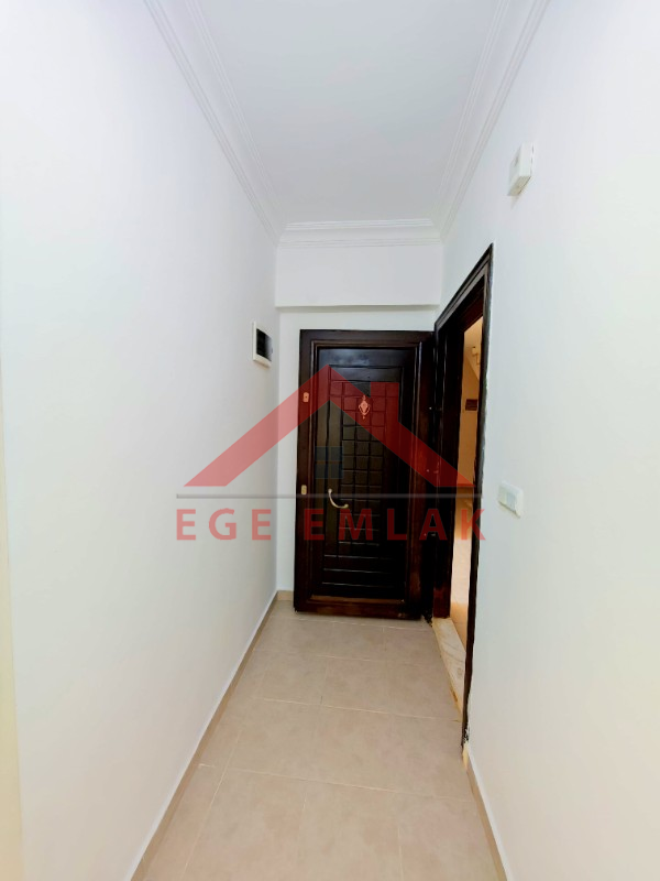 Goldsand 2 Sitesinde Satılık Eşyalı Yüksek Giriş 1+1 Daire