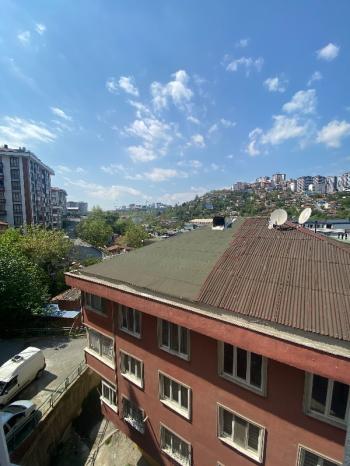 Esentepe Mah.Merkezi Lokasyonda Kiralık Geniş1+1 Daire 