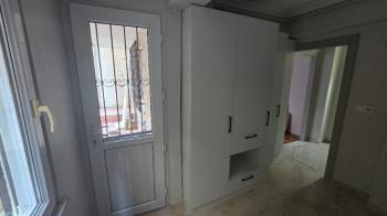 ESENEVLER DE KOMPLE YENİLENMİŞ MASRAFSIZ TEMİZ BAHÇE KULLANIMLI