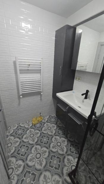 ESENEVLER DE KOMPLE YENİLENMİŞ MASRAFSIZ TEMİZ BAHÇE KULLANIMLI