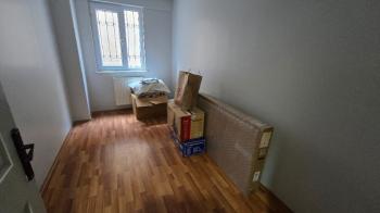 ESENEVLER DE KOMPLE YENİLENMİŞ MASRAFSIZ TEMİZ BAHÇE KULLANIMLI