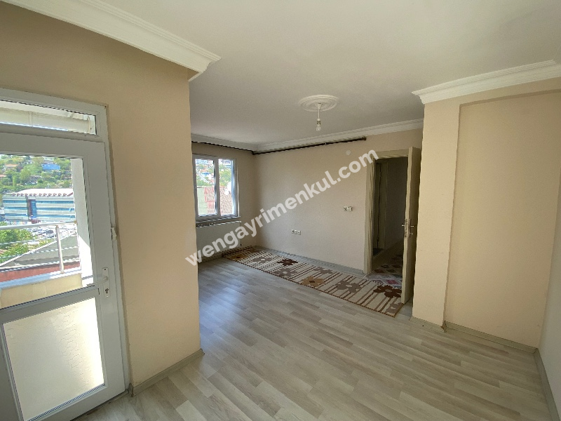 Esentepe Mah.Merkezi Lokasyonda Kiralık Geniş1+1 Daire 