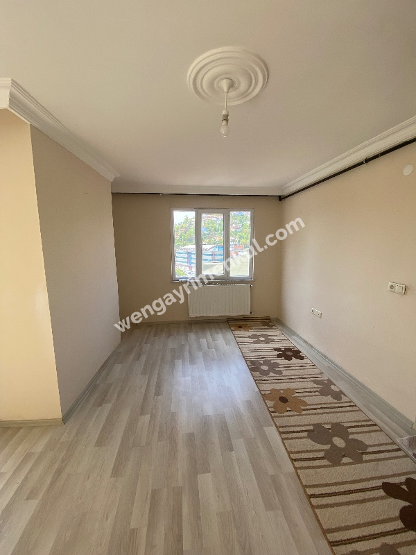 Esentepe Mah.Merkezi Lokasyonda Kiralık Geniş1+1 Daire 