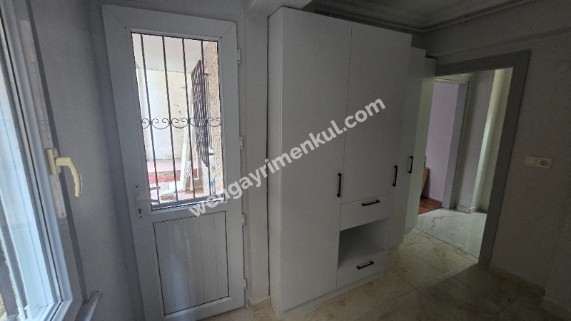 ESENEVLER DE KOMPLE YENİLENMİŞ MASRAFSIZ TEMİZ BAHÇE KULLANIMLI