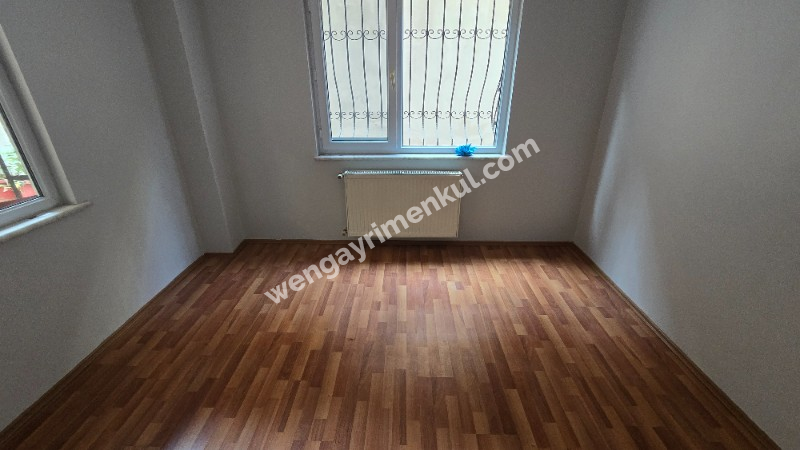 ESENEVLER DE KOMPLE YENİLENMİŞ MASRAFSIZ TEMİZ BAHÇE KULLANIMLI