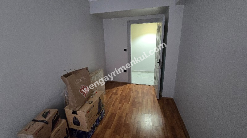 ESENEVLER DE KOMPLE YENİLENMİŞ MASRAFSIZ TEMİZ BAHÇE KULLANIMLI