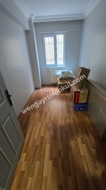 ESENEVLER DE KOMPLE YENİLENMİŞ MASRAFSIZ TEMİZ BAHÇE KULLANIMLI
