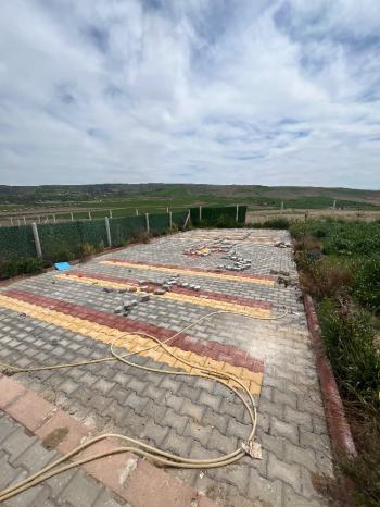 GÜVENAY - ÇORUM CEMİLBEY YOLU ÜZERİNDE ÇORUMA 5 KM UZAKLIKTA 500 M² HOBİ Bahçesi Sadece Araba Takaslı dır 