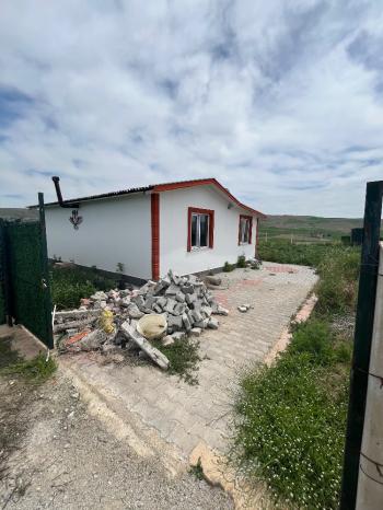 GÜVENAY - ÇORUM CEMİLBEY YOLU ÜZERİNDE ÇORUMA 5 KM UZAKLIKTA 500 M² HOBİ Bahçesi Sadece Araba Takaslı dır 