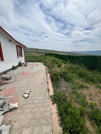 GÜVENAY - ÇORUM CEMİLBEY YOLU ÜZERİNDE ÇORUMA 5 KM UZAKLIKTA 500 M² HOBİ Bahçesi Sadece Araba Takaslı dır 