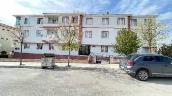 GÜVENAY – ÇORUM BAHÇELİEVLER – ANADOLU LİSESİ YANI – 3+1 ARA KAT SATILIK DAİRE