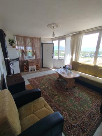 GÜVENAY - ÇORUM ÜYÜK KÖYÜ SATILIK İÇERİSİNDE 3+1 EVİ OLAN TARLA 