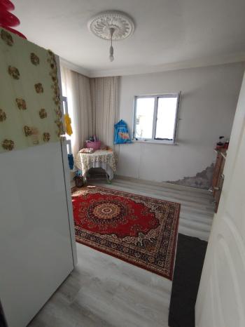 GÜVENAY - ÇORUM ÜYÜK KÖYÜ SATILIK İÇERİSİNDE 3+1 EVİ OLAN TARLA 