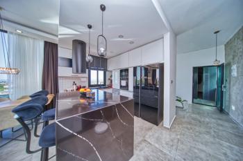 Girne Çatalköy'de Satılık 3+1 Çok Özel Villa