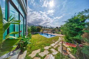 Girne Çatalköy'de Satılık 3+1 Çok Özel Villa