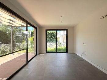 KKTC Girne Alsancak’ta Ödüllü Sitede Satılık Bahçeli 2+1 Daire!