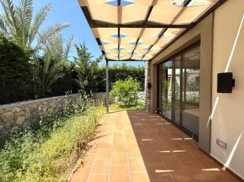 KKTC Girne Alsancak’ta Ödüllü Sitede Satılık Bahçeli 2+1 Daire!