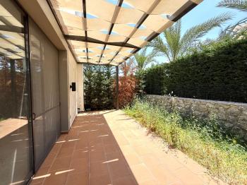 KKTC Girne Alsancak’ta Ödüllü Sitede Satılık Bahçeli 2+1 Daire!