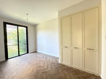KKTC Girne Alsancak’ta Ödüllü Sitede Satılık Bahçeli 2+1 Daire!