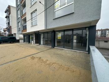 YEĞEN CADDESİNE CEPHE MEYDANA 200 METRE MESAFEDE İŞYERİ