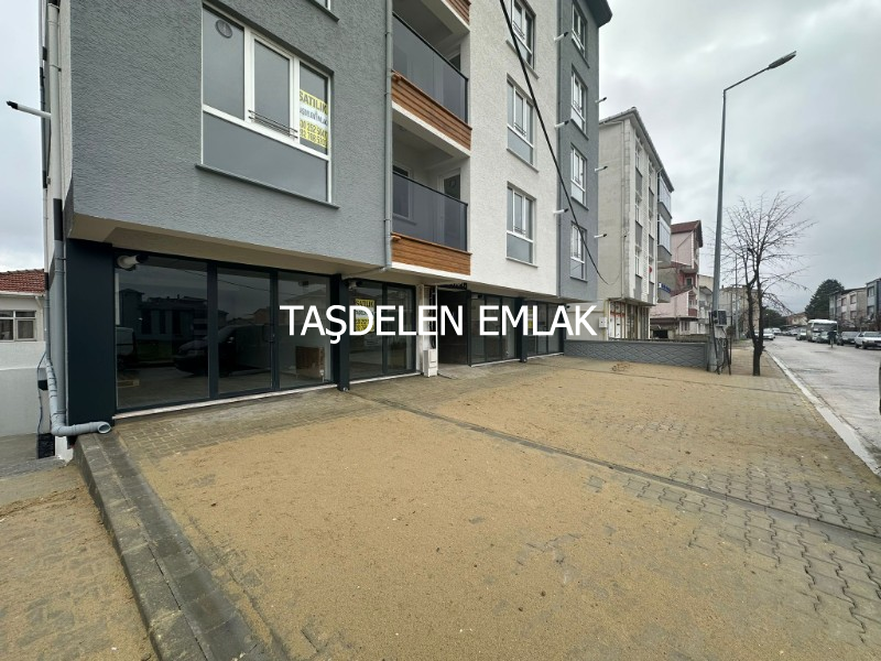 YEĞEN CADDESİNE CEPHE MEYDANA 200 METRE MESAFEDE İŞYERİ