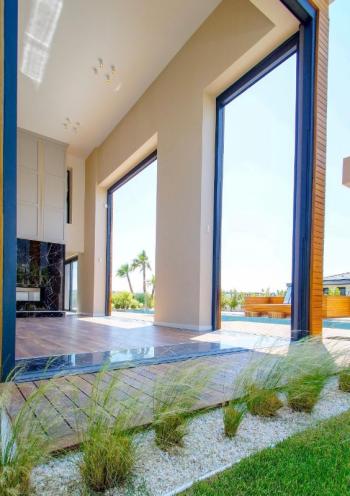 Çeşme Dalyan'da Satılık Sıfır Lüks Villa
