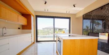 Çeşme Dalyan'da Satılık Sıfır Lüks Villa