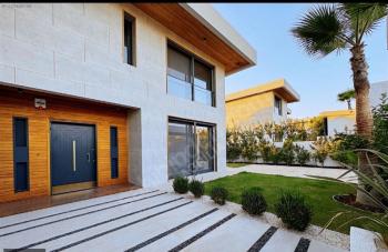 Çeşme Dalyan'da Satılık Sıfır Lüks Villa