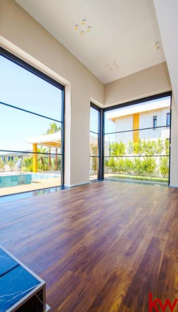 Çeşme Dalyan'da Satılık Sıfır Lüks Villa