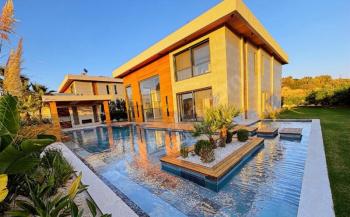 Çeşme Dalyan'da Satılık Sıfır Lüks Villa